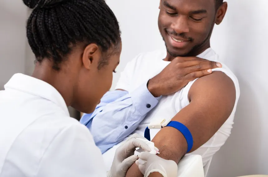 A caring 1 Stikk Mobile professional drawing blood at a patient's home